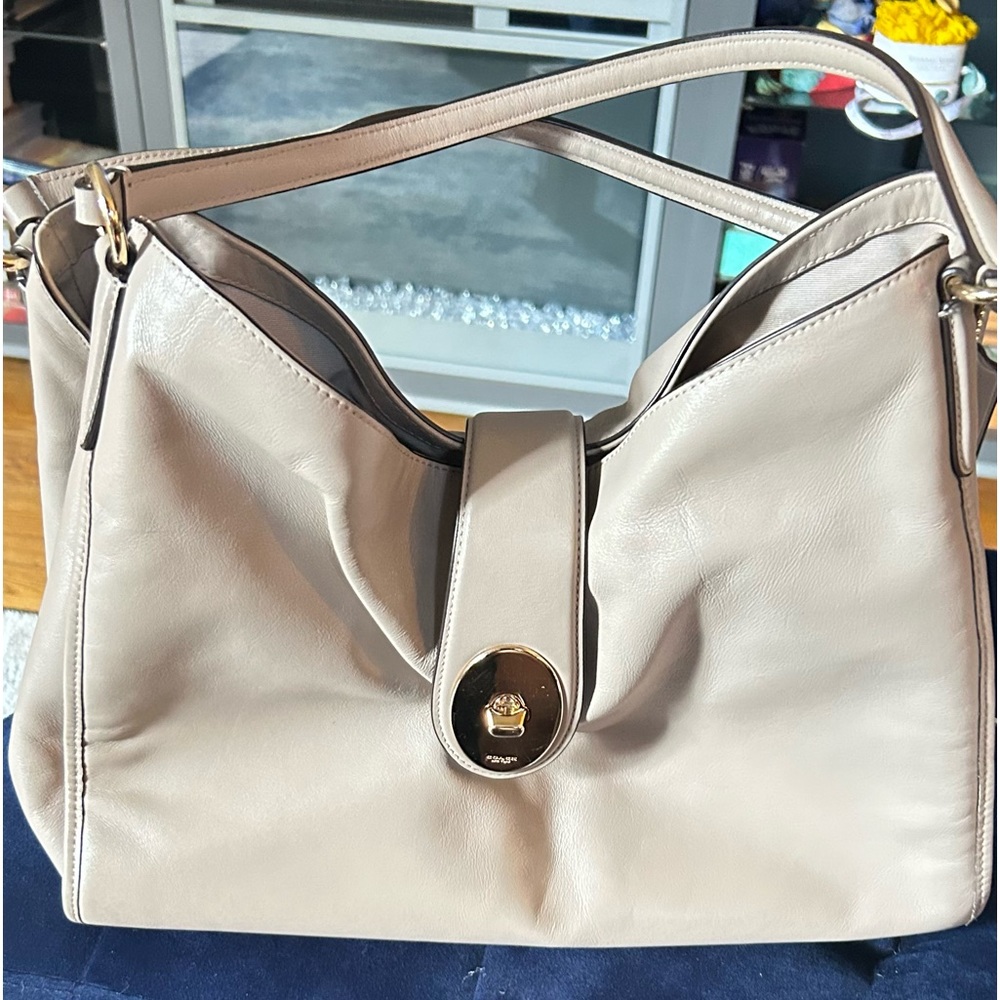 Coach Carlyle bag